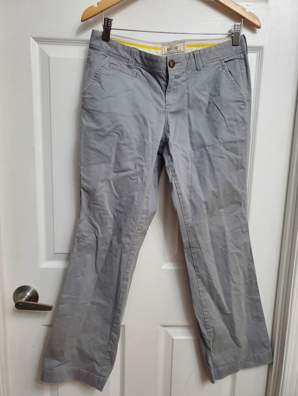 Old Navy Perfect Boot-Cut Grey Khaki Pants Low-Rise - SHORT SIZE 6